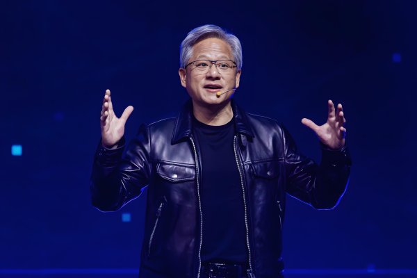 弘益配资 英伟达创始人兼首席执行官黄仁勋近期再次到访中国, 说了句意味深长的大实话